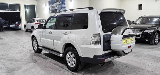 Mitsubishi Pajero-11