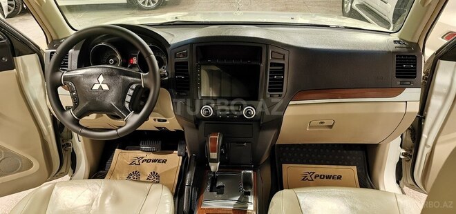 Mitsubishi Pajero-14