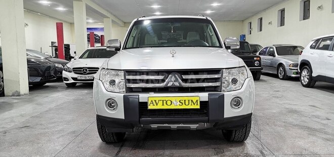 Mitsubishi Pajero-6