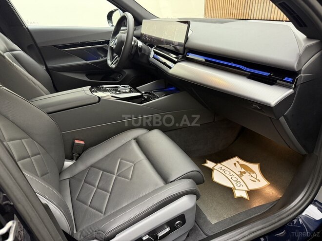 BMW 530e-12