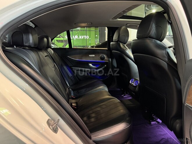 Mercedes E 200 d-12