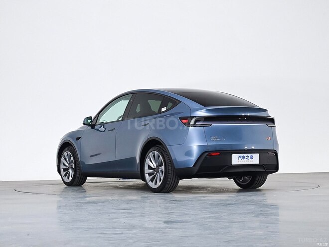 Tesla Model Y-4