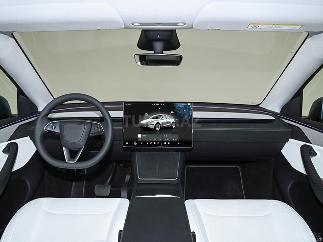 Tesla Model Y-8