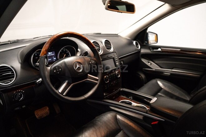 Mercedes GL 550-5