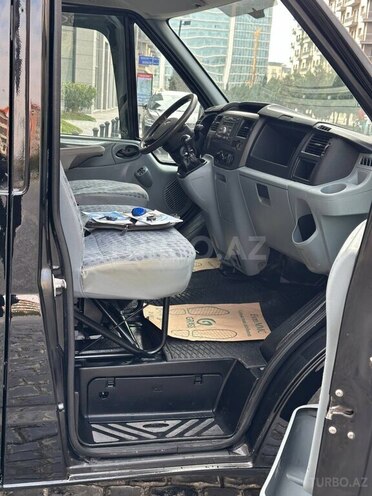 Ford Transit-19