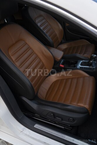 Volkswagen Passat CC-10