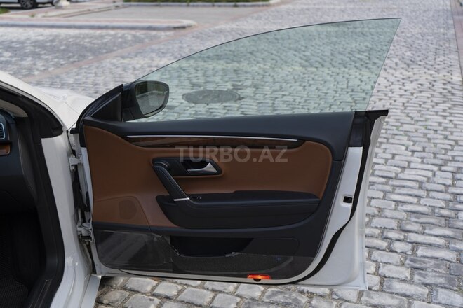 Volkswagen Passat CC-11