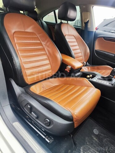 Volkswagen Passat CC-11