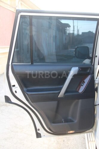 Toyota Land Cruiser Prado-13