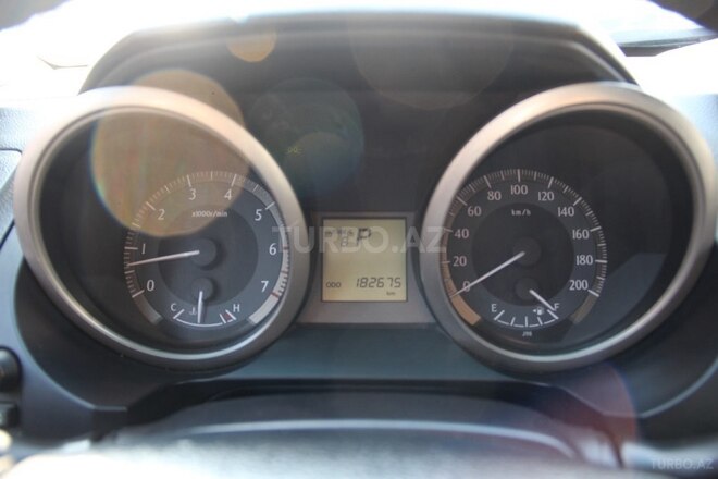Toyota Land Cruiser Prado-12
