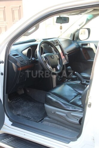 Toyota Land Cruiser Prado-11
