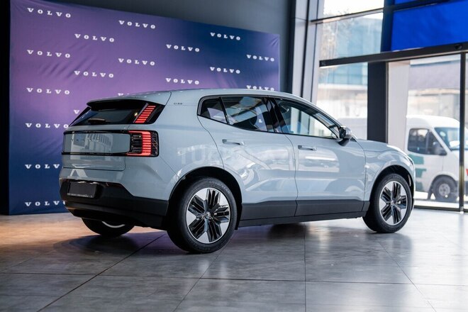 Volvo EX30-4