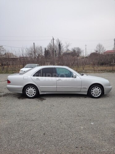 Mercedes E 280 2000, 401,000 km - 2.8 l - Bərdə