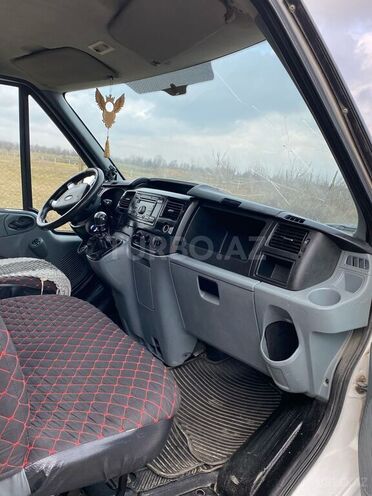 Ford Transit 2010, 358,000 km - 3.2 л - Quba