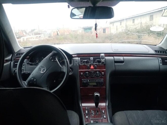 Mercedes E 220 d 2001, 390,000 km - 2.2 l - Bakı