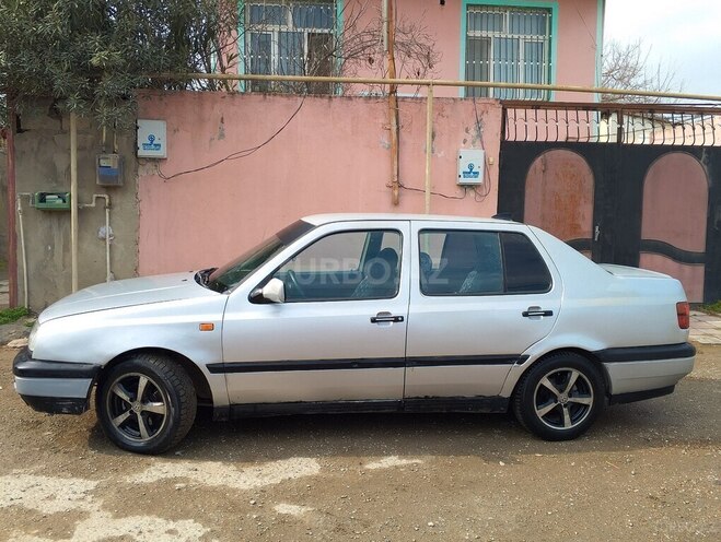 Volkswagen Vento 1993, 345,621 km - 2.0 l - Bakı