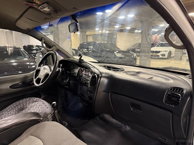 Hyundai H-1-19