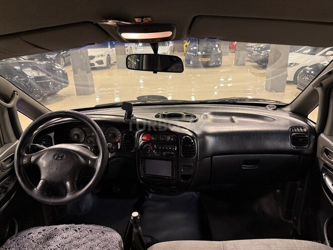 Hyundai H-1-16