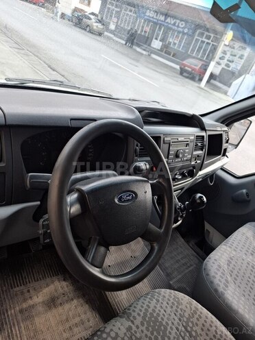 Ford Transit-5