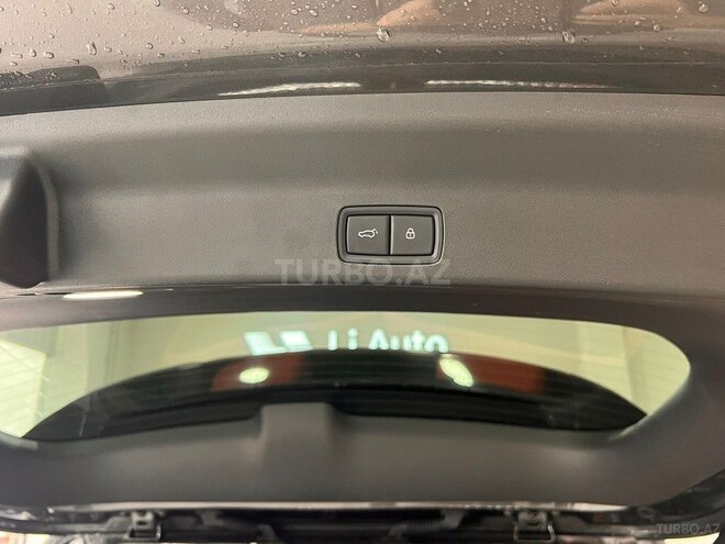 Li Auto L9-11