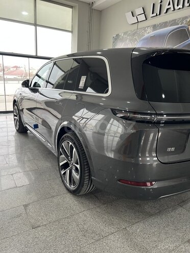 Li Auto L9-5
