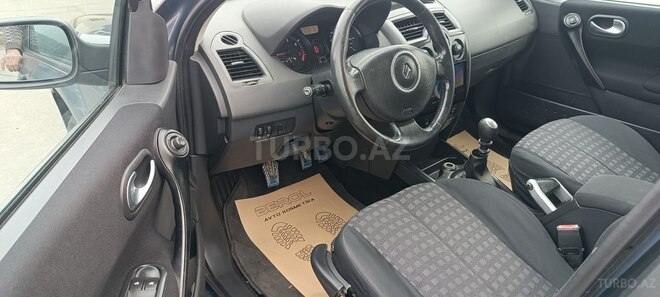 Renault Megane-12