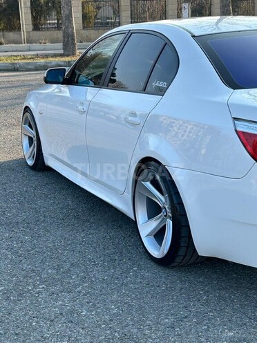 BMW 530 2005, 266,000 km - 3.0 л - Yevlax