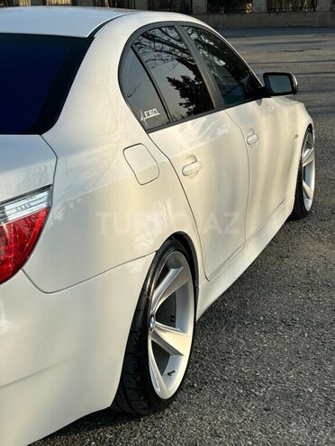 BMW 530 2005, 266,000 km - 3.0 л - Yevlax