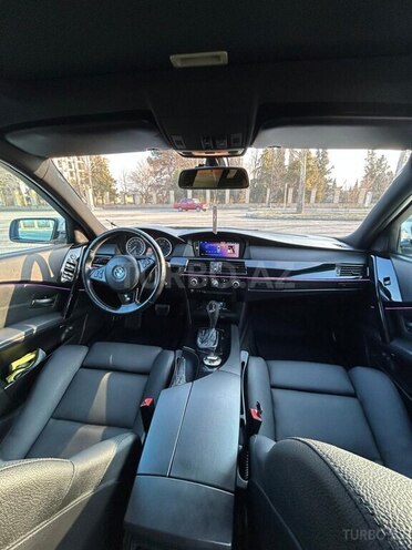 BMW 530 2005, 266,000 km - 3.0 л - Yevlax