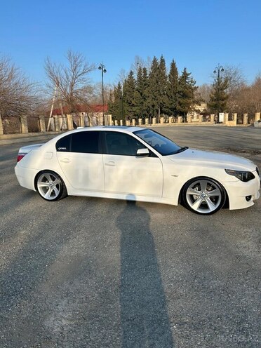 BMW 530 2005, 266,000 km - 3.0 л - Yevlax