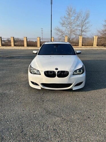 BMW 530 2005, 266,000 km - 3.0 л - Yevlax