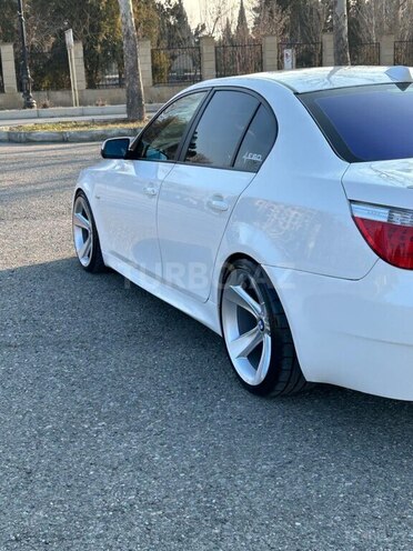 BMW 530 2005, 266,000 km - 3.0 л - Yevlax