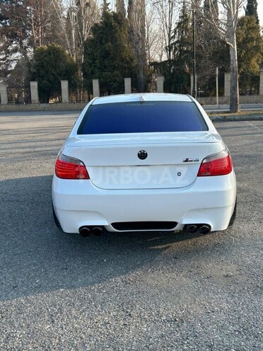 BMW 530 2005, 266,000 km - 3.0 л - Yevlax
