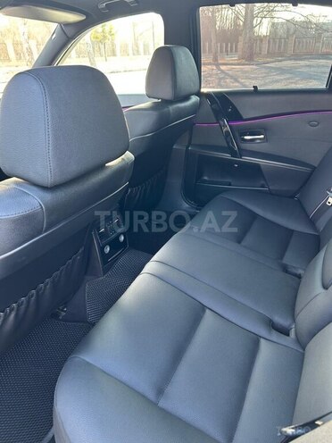 BMW 530 2005, 266,000 km - 3.0 л - Yevlax