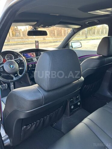 BMW 530 2005, 266,000 km - 3.0 л - Yevlax