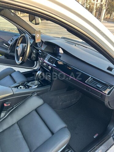 BMW 530 2005, 266,000 km - 3.0 л - Yevlax