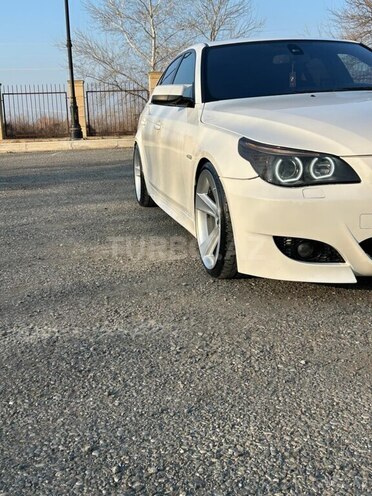 BMW 530 2005, 266,000 km - 3.0 л - Yevlax