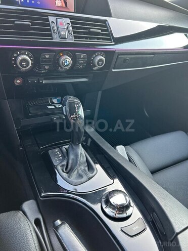 BMW 530 2005, 266,000 km - 3.0 л - Yevlax