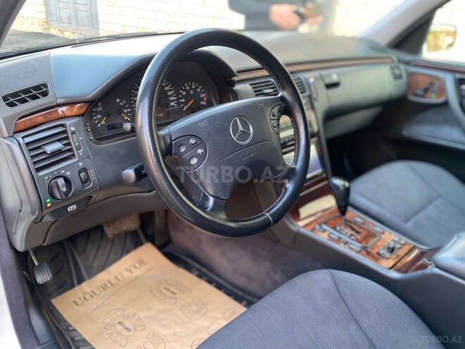 Mercedes E 240 2000, 220,000 km - 2.4 l - Gəncə