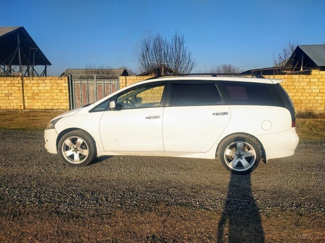 Mitsubishi Grandis 2006, 370,238 km - 2.4 l - Qax