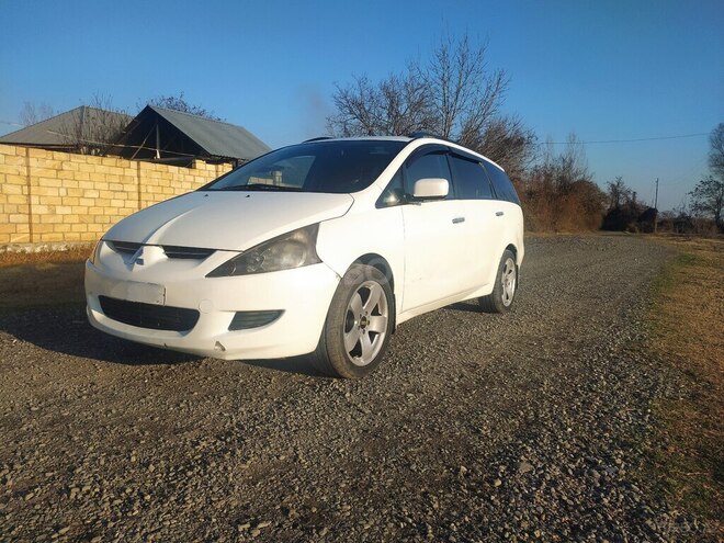 Mitsubishi Grandis 2006, 370,238 km - 2.4 l - Qax
