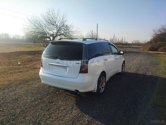Mitsubishi Grandis 2006, 370,238 km - 2.4 l - Qax