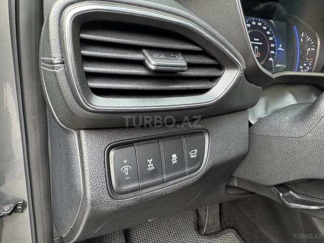 Hyundai Santa Fe-15