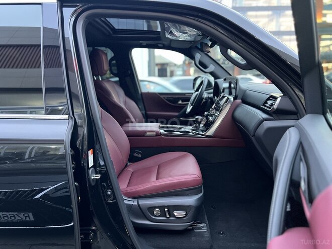 Lexus LX 500d-8