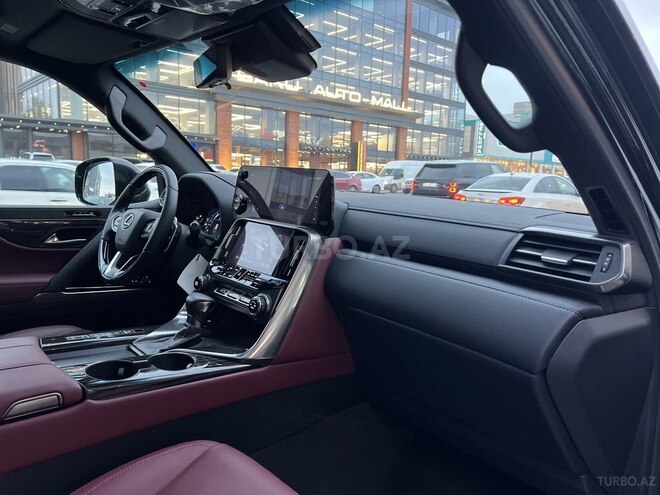 Lexus LX 500d-9