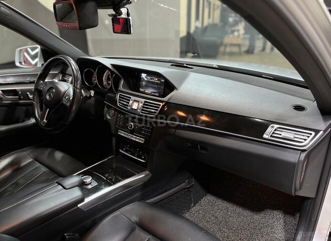 Mercedes E 220 d-12