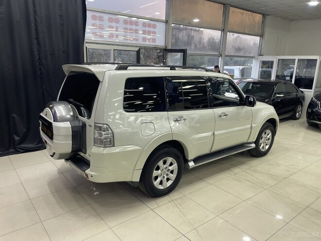 Mitsubishi Pajero-11