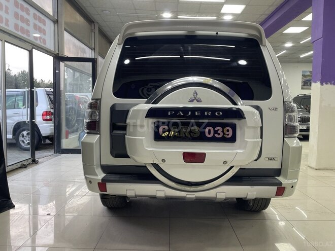 Mitsubishi Pajero-12