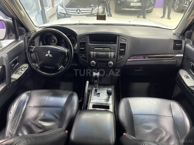 Mitsubishi Pajero-6