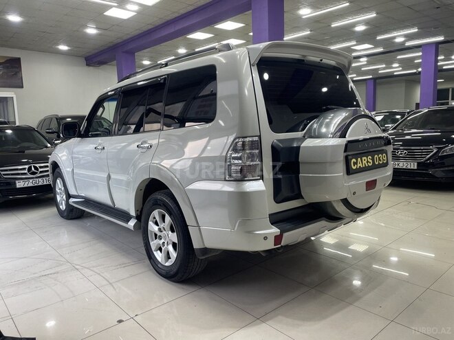 Mitsubishi Pajero-13